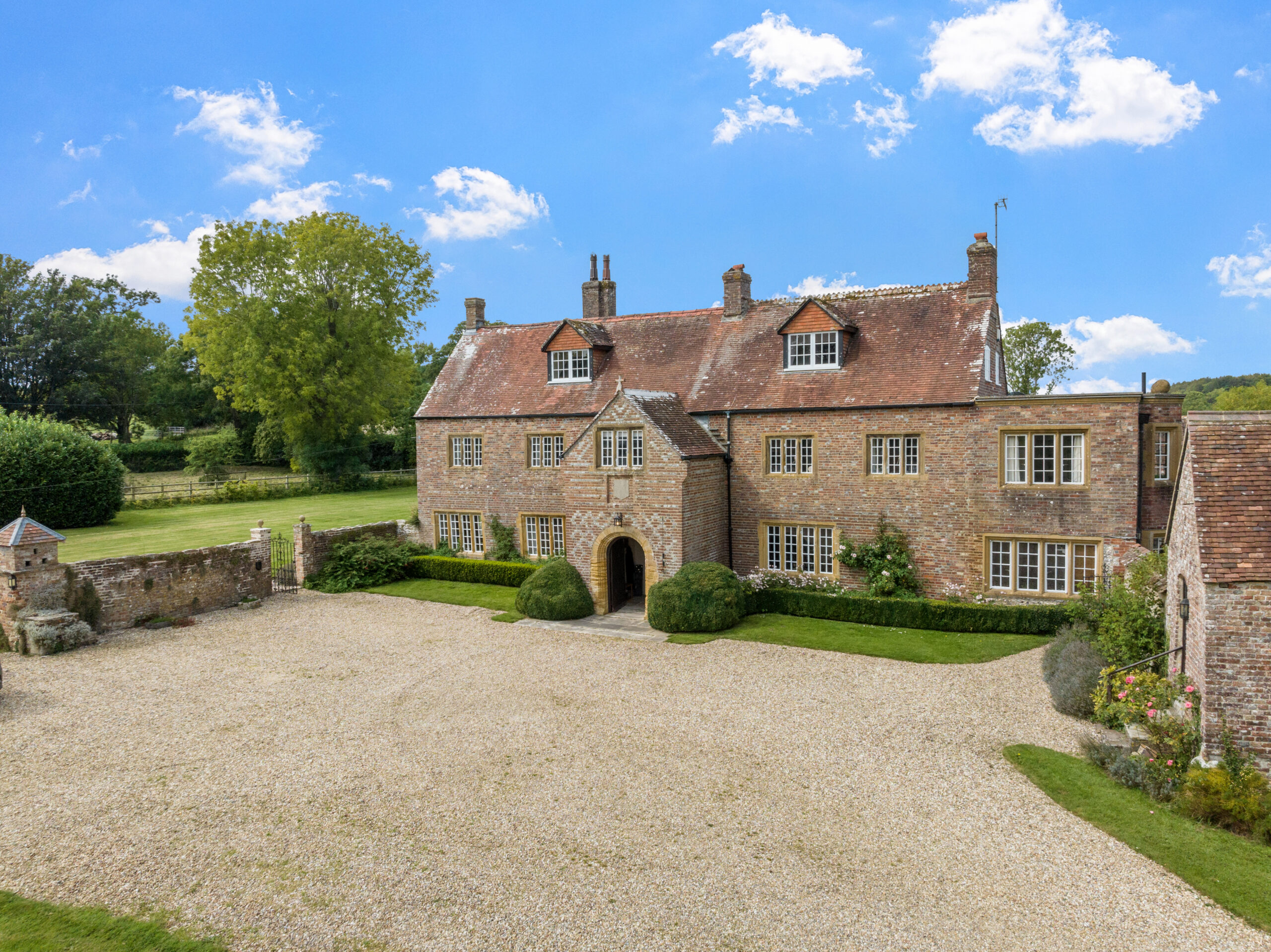 Muston Manor Former Churchill Family Residence For Sale